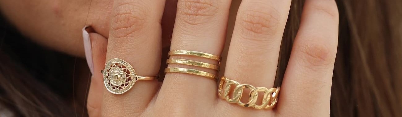 anillos chapados en oro