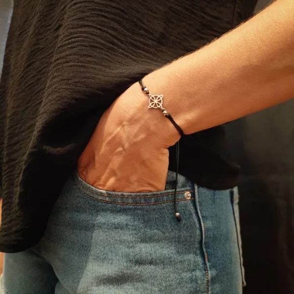 Pulsera de Acero con Nudo de Bruja